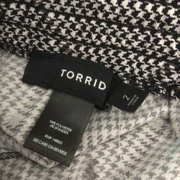 Torrid Women Plus Sz 2X Black White Plaid Houndstooth Crepe Pull-On Tapered Pant - Picture 8 of 9